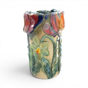 Zylindrische Vase  mit verschiedenen Blumen drumherum, Keramik von Julia Kurtu