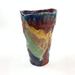 Vase aus Blättern