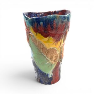 Vase aus Blättern, Keramik von Julia Kurtu